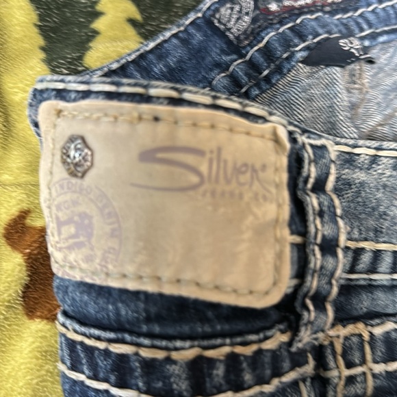 1 barely worn pair of women silver jeans 30 x31 - Picture 4 of 5